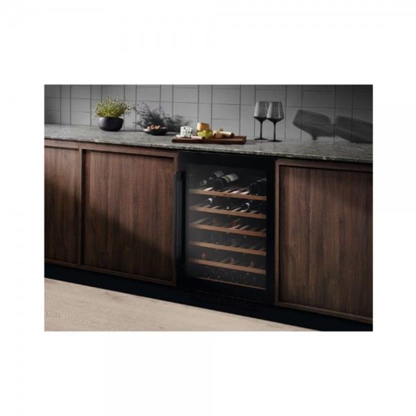 Cave de Vinho de Encastre ELECTROLUX EWUS052B5B