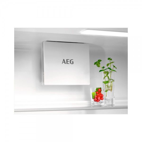 Frigorífico Combinado de Encastre AEG NSC7G751ES Frigorífico Combinado de Encastre AEG NSC7G751ES
