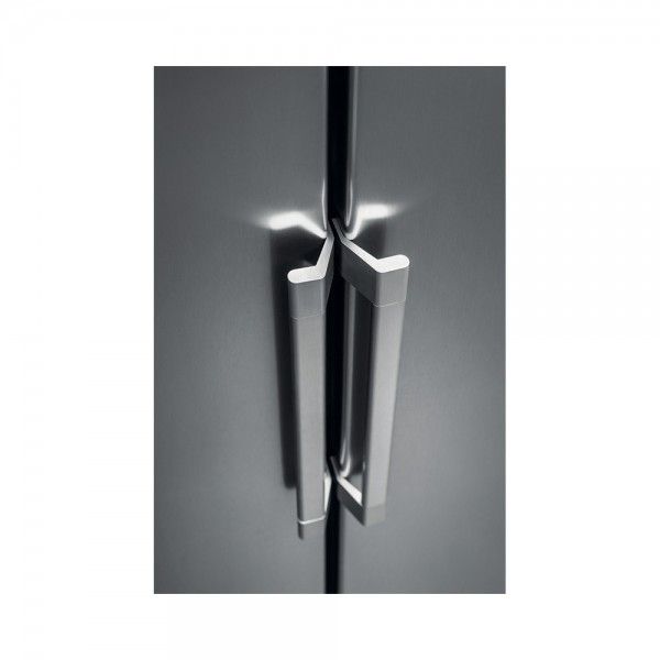 Arca Vertical HOTPOINT UH8 F3D XI