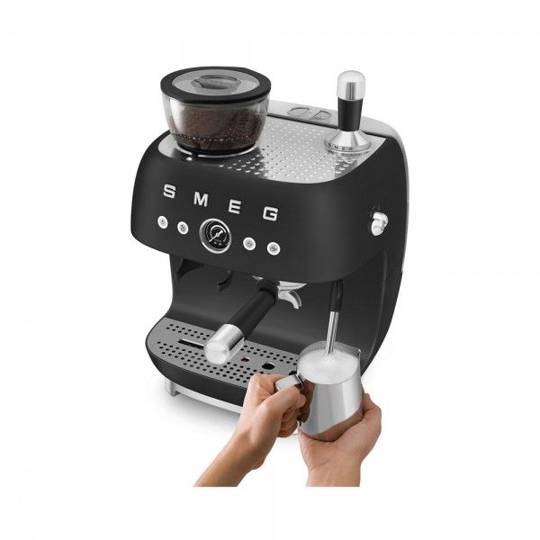 M�quina de Caf� Expresso Manual com Moinho SMEG EGF03BLMEU