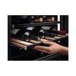 Cave de Vinho de Encastre AEG AWS4052B5B