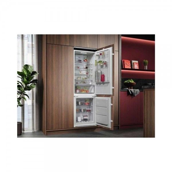 Frigor�fico Combinado de Integrar AEG TC7CS181DS